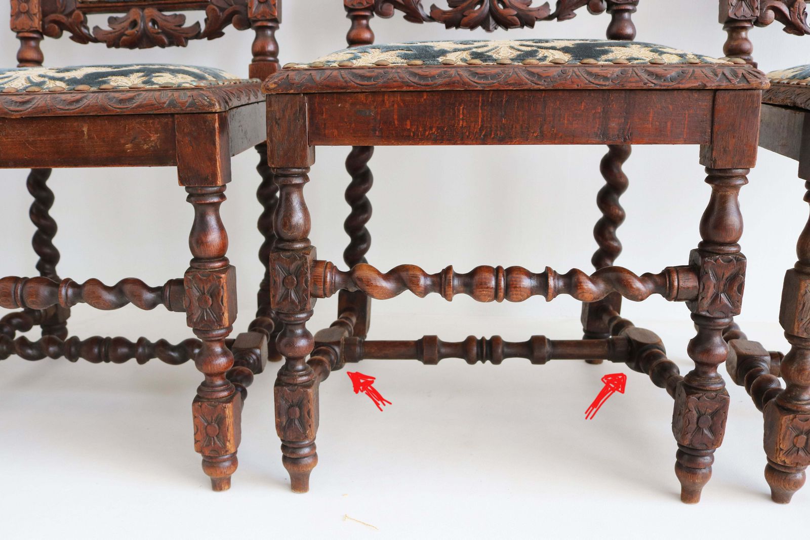 photo furniture Set Of 4 French Renaissance Revival Barley Twisted Chairs 19th Century Oak