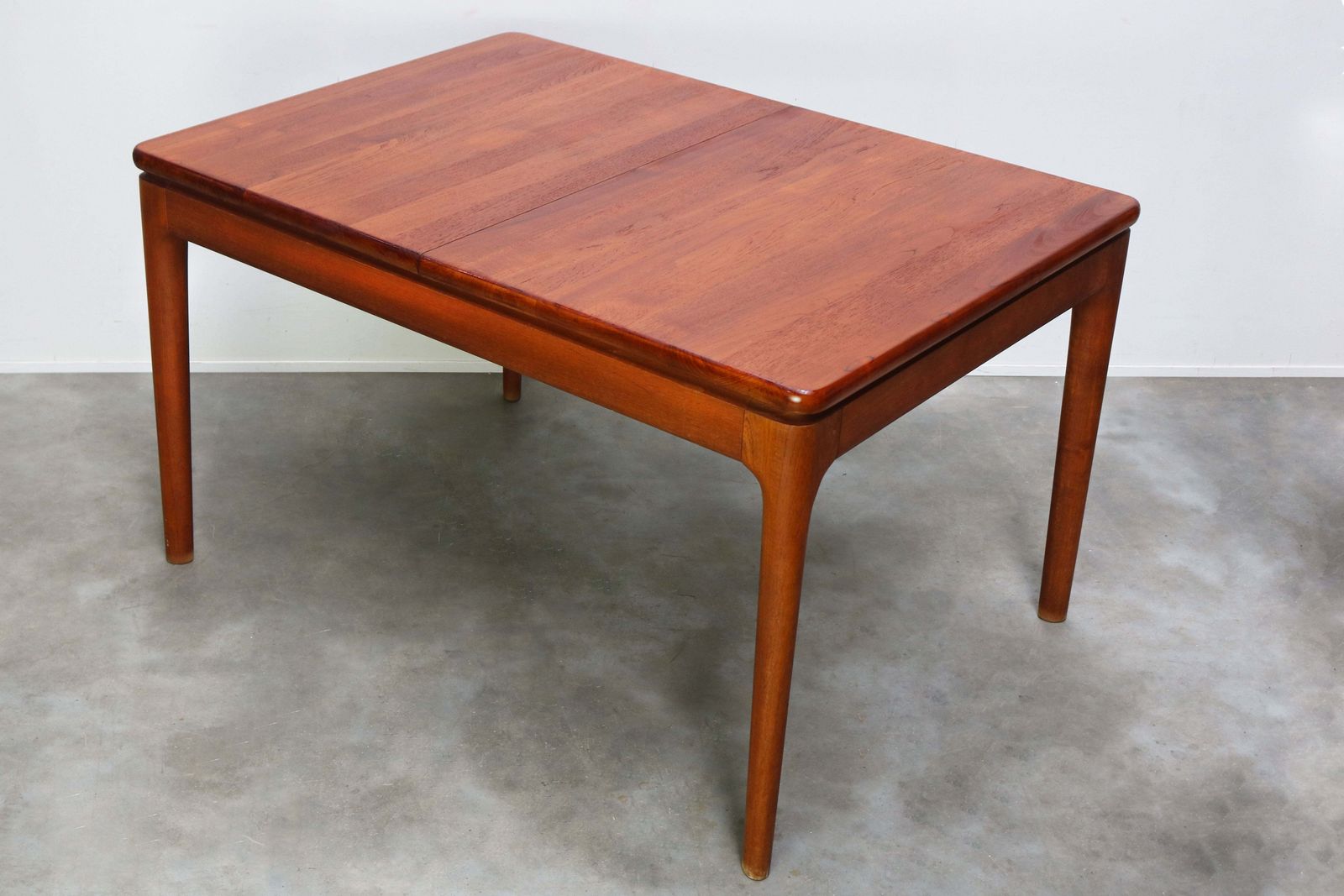 photo for sale Uitschuifbare Deense Eettafel van Glostrup Møbelfabrik 1965 Massief Teak