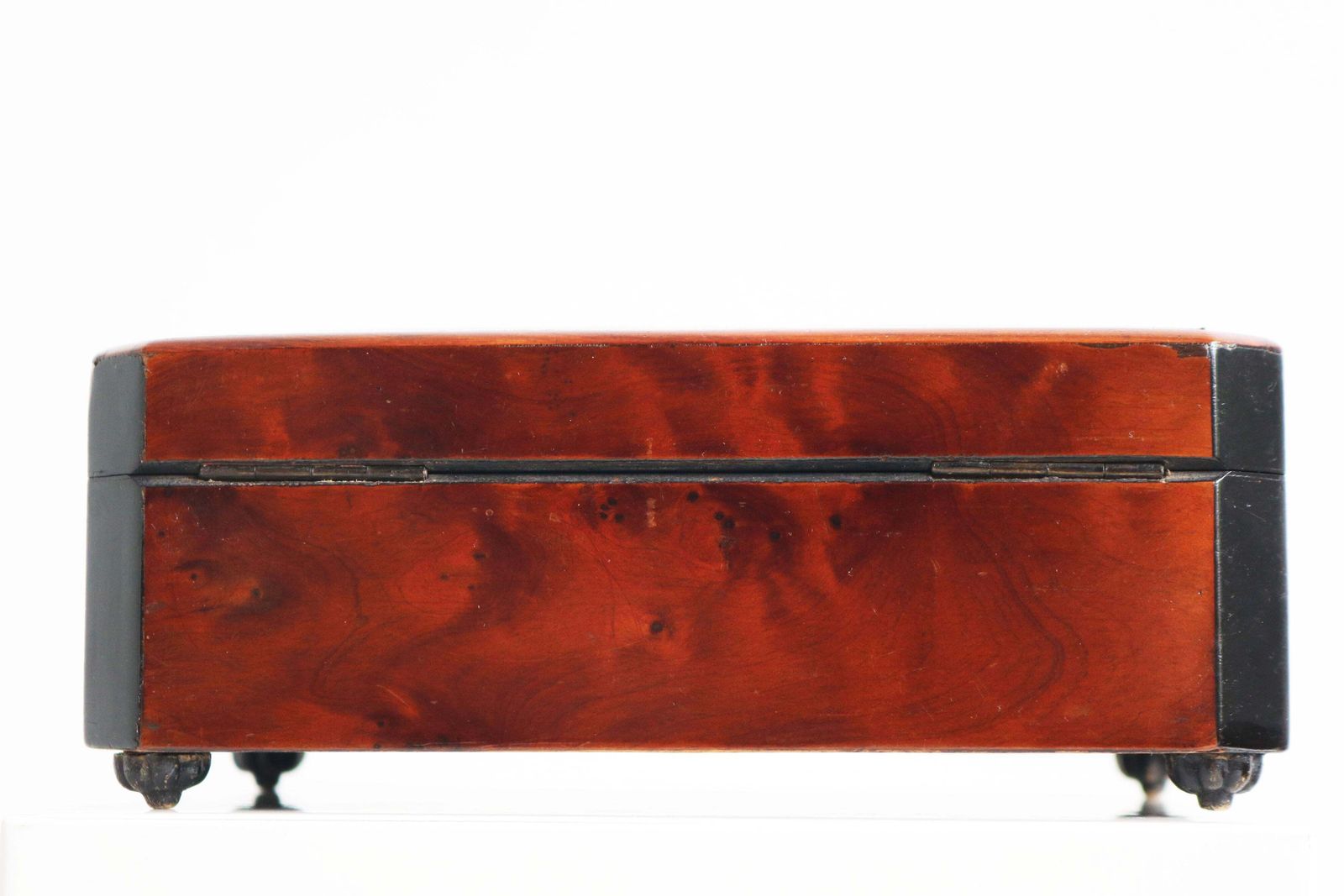 photo furniture Boîte à bijoux d'époque Napoléon III, XIXe siècle, en thuya incrusté de laiton et nacre