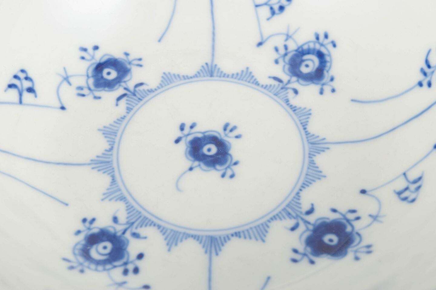 Royal Copenhagen. Bol en porcelaine, motif Blue Fluted Plain. Daté de 1963 photo for sale