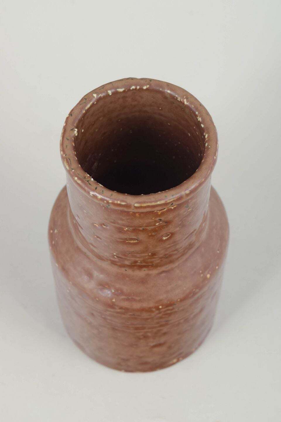 Céramiste européen de studio. Vase cylindrique à glaçure brune. Années 1970 photo for sale