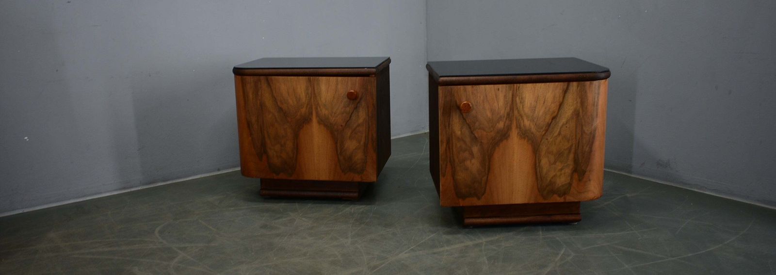 Paar art deco nachtkastjes, Tsjecho-Slowakije, 1932 photo furniture