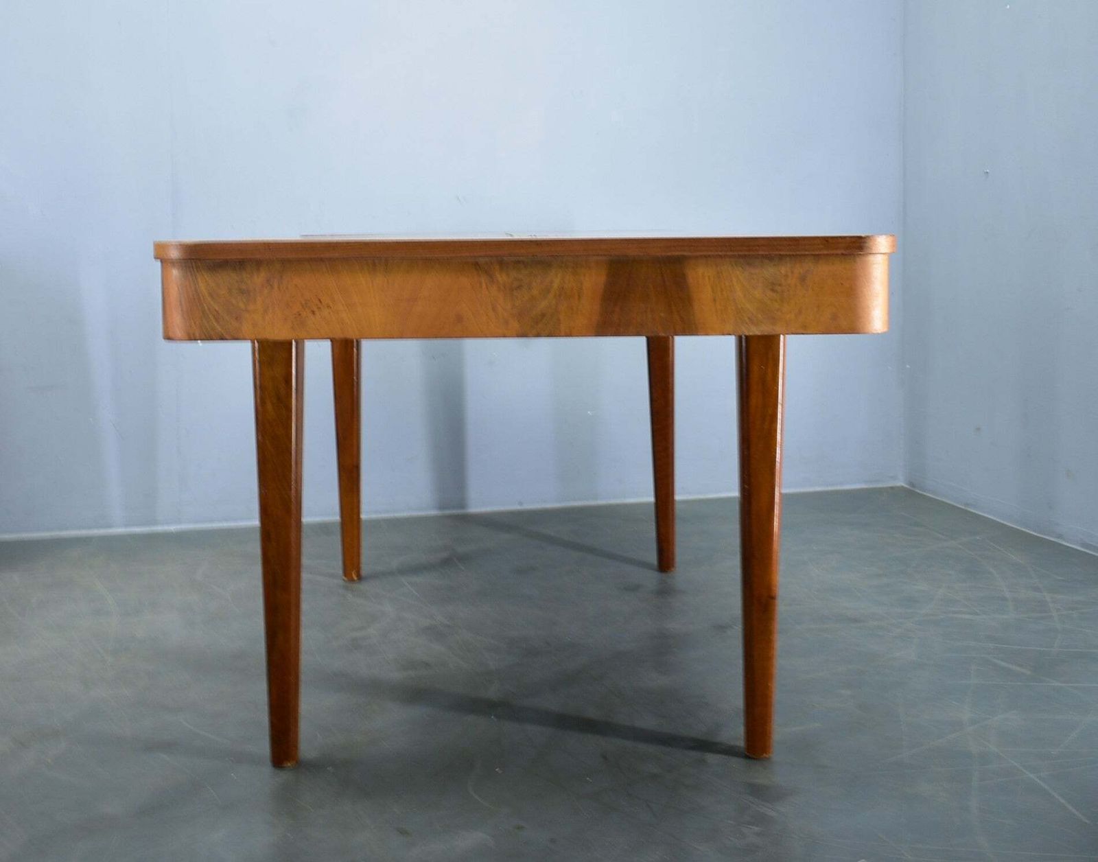 Jindrich Halabala uitschuifbare eettafel in walnoot, Tsjecho-Slowakije, 1939 photo vinterior
