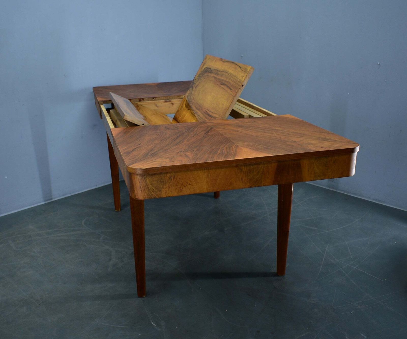Jindrich Halabala uitschuifbare eettafel in walnoot, Tsjecho-Slowakije, 1939 photo vintage