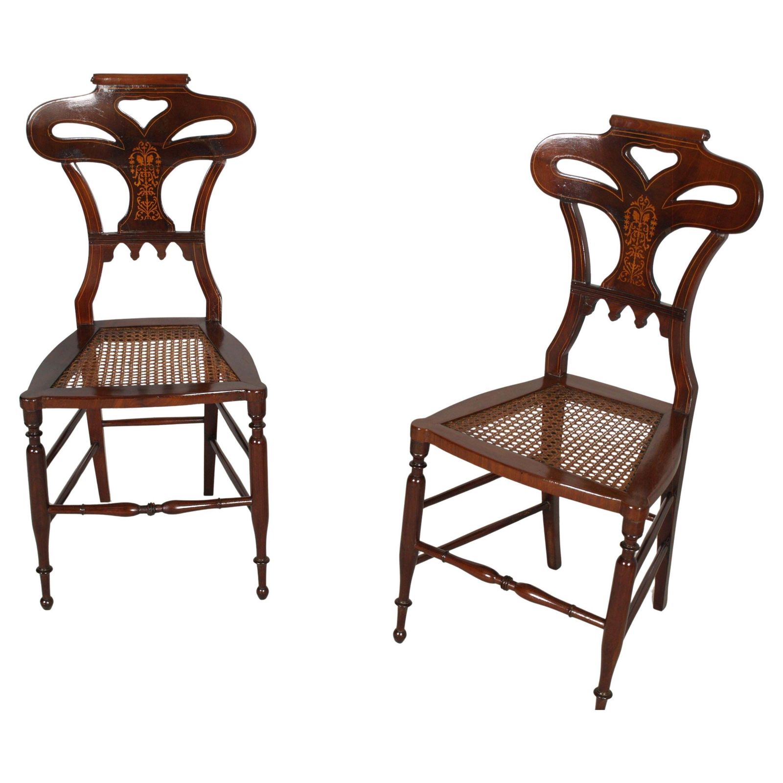 Paar Art Nouveau stoelen in walnoot, gegraveerd en gesneden