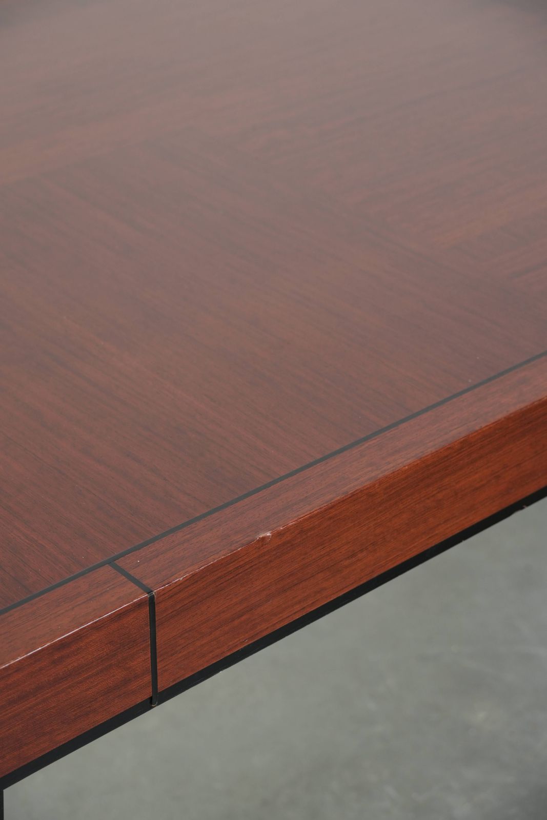 Ruime art deco design eettafel voor 6 personen van Schuitema uit de Decoforma serie met unieke details. photo vintage