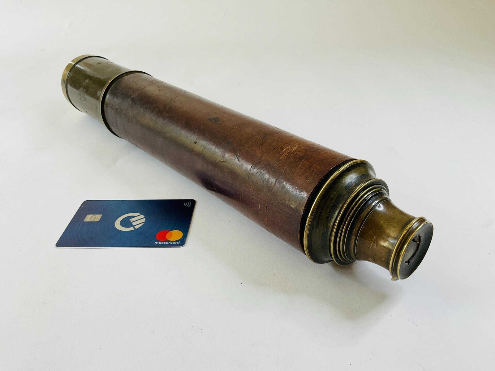 photo furniture Antique 19th Century Maritime Leather Covered Brass Officer Telescope With Sunshade & Field Stop