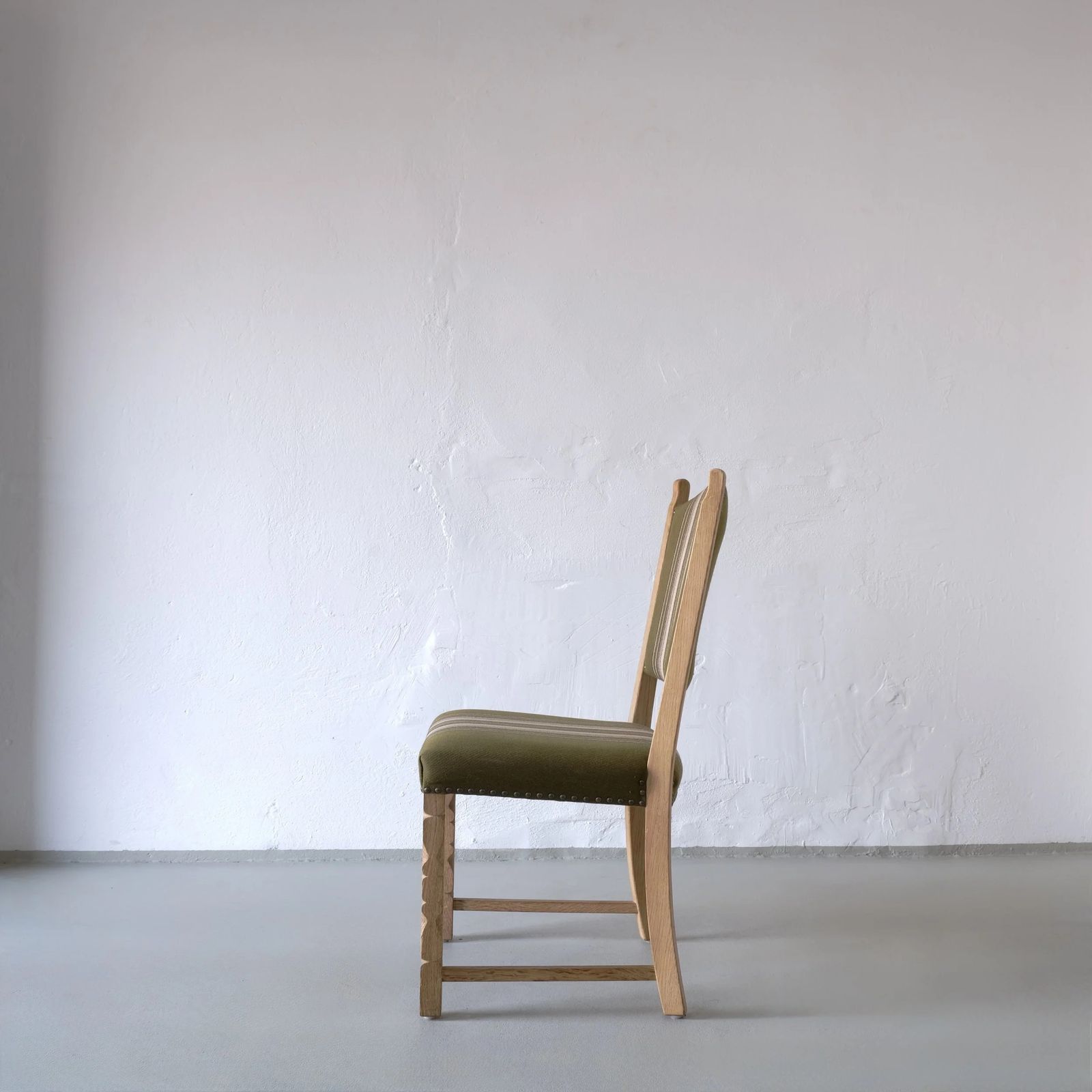 6 Eikenhouten Eetkamerstoelen van Henning Kjaernulf, Denemarken, jaren 1950 photo for sale