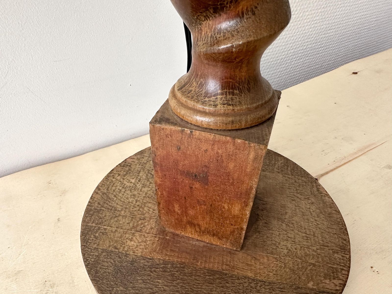205.0 Vintage Franse gedraaide houten vloerlamp ca. jaren 1950, grote mid-century rustieke verlichting photo