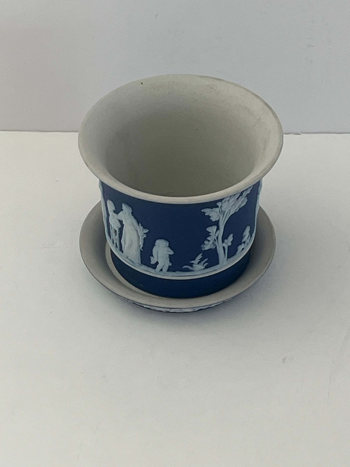 Wedgwood Jasperware kleine bloempot met onderbord, klassieke figuren, jaren 1920 photo buy
