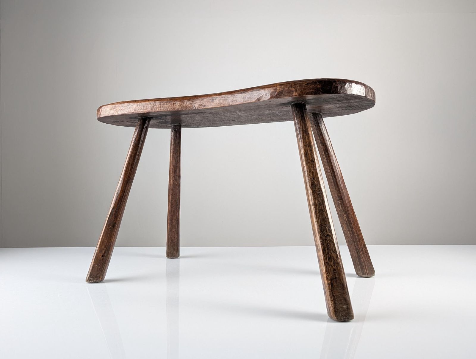 Banc rustique en bois sculpté à la main, plateau de forme organique libre, années 1940 photo 1434.0
