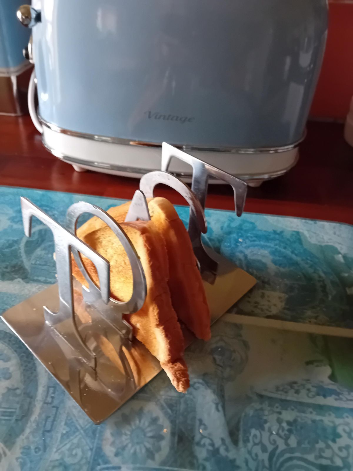 Toastrack Verzilverd Keukenaccessoire voor Geroosterd Brood op Tafel photo furniture
