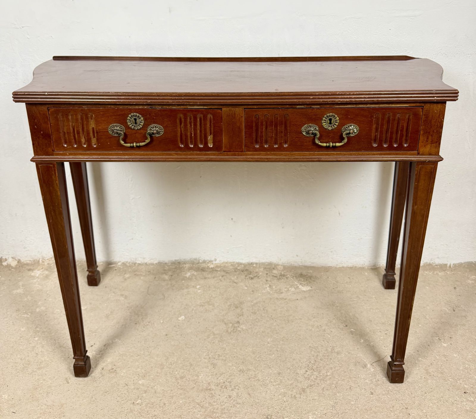 Spaanse consoletafel met twee lades, ca. jaren 1980 photo furniture