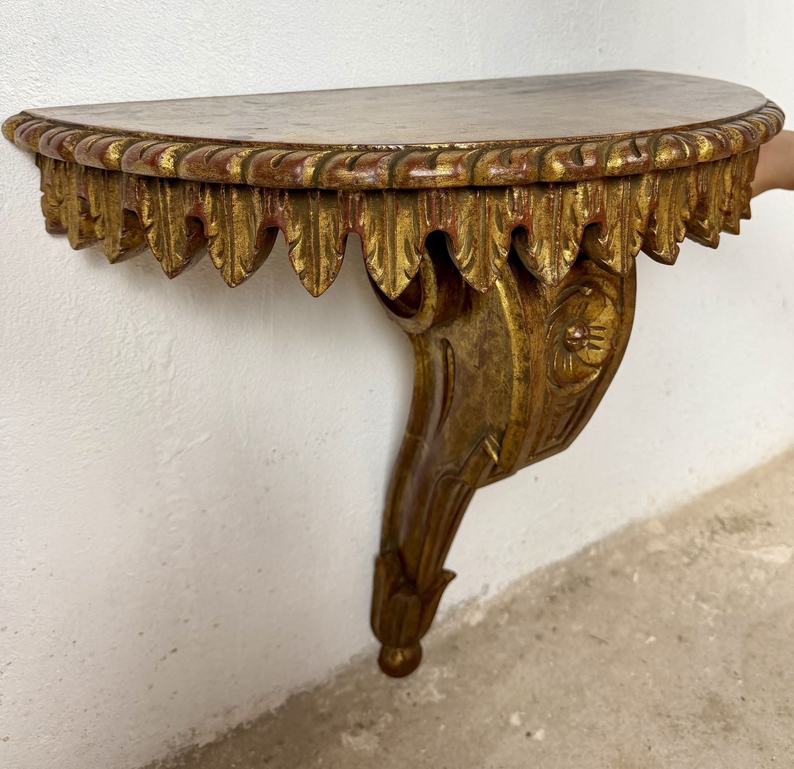 photo buy Paar Italiaanse polychroom beschilderde wandconsoles, midden 20e eeuw