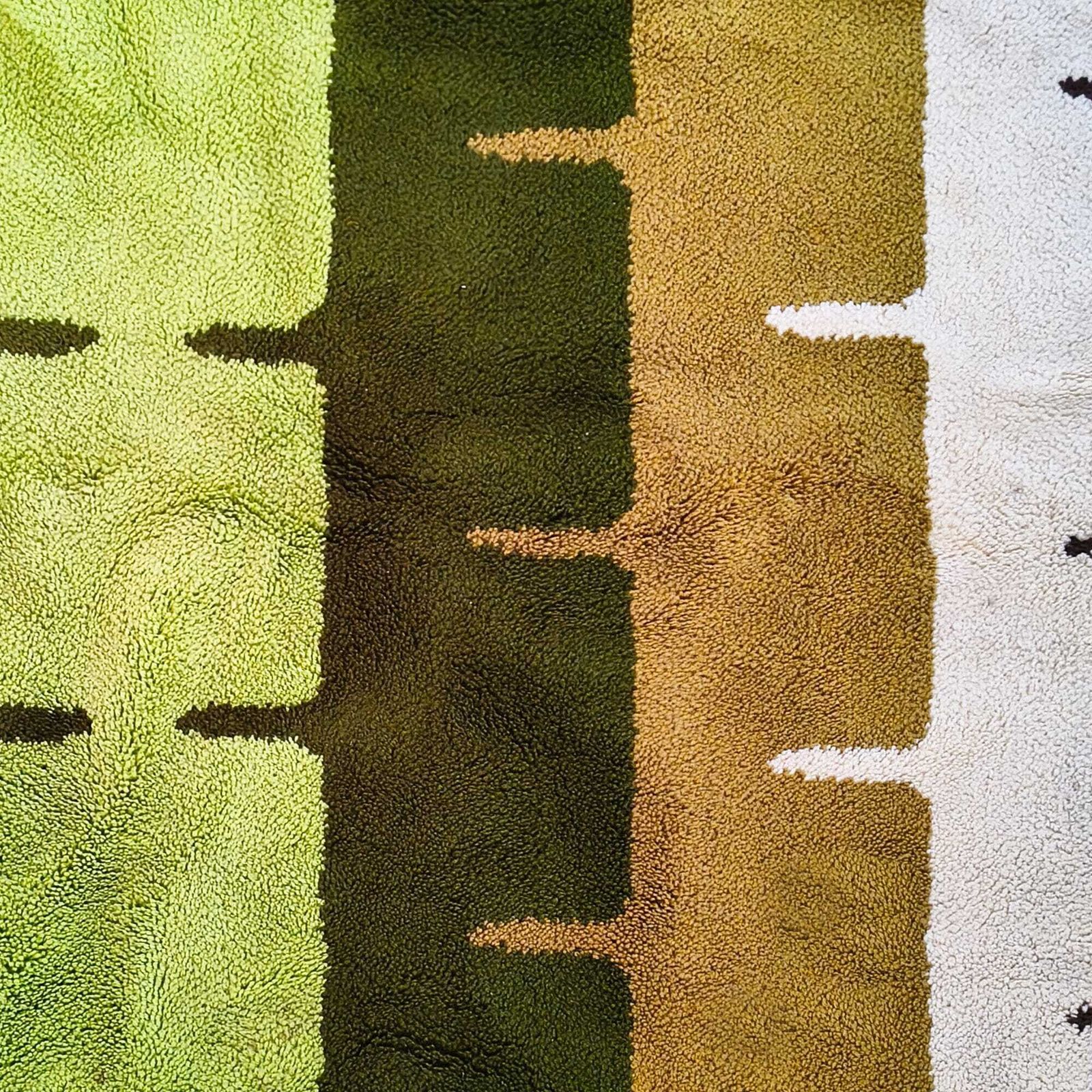 photo for sale 1970s Gorgeous Geometric Space Age Rug In Wool. Made In Italy