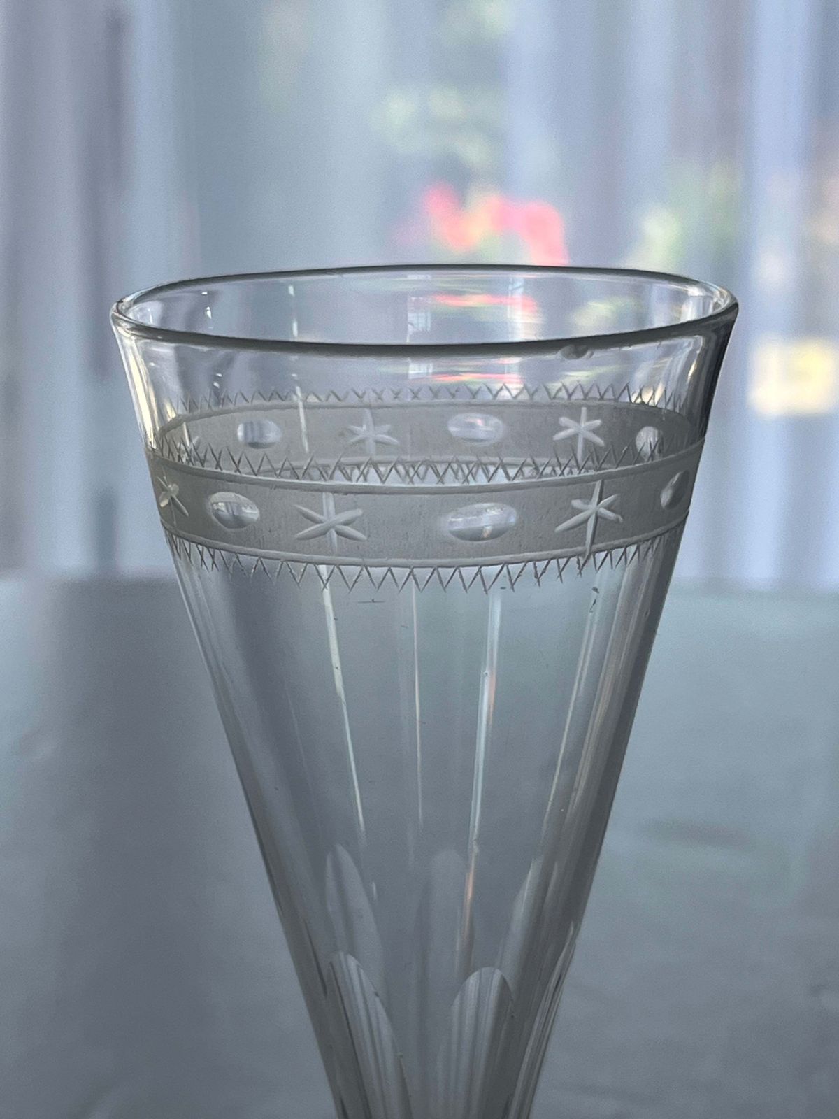 Laat-Georgisch handgeblazen wijnglas, OXO-gravure, ca. 1790 photo Woonaccessoires