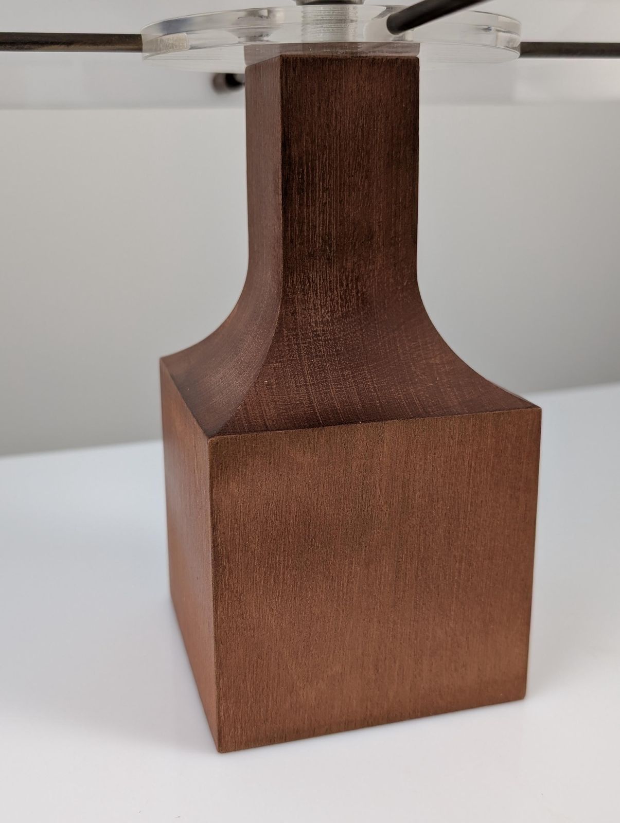 Lampe de table Danish Modern en teck, abat-jour pagode en acrylique, années 1960 photo vinterior