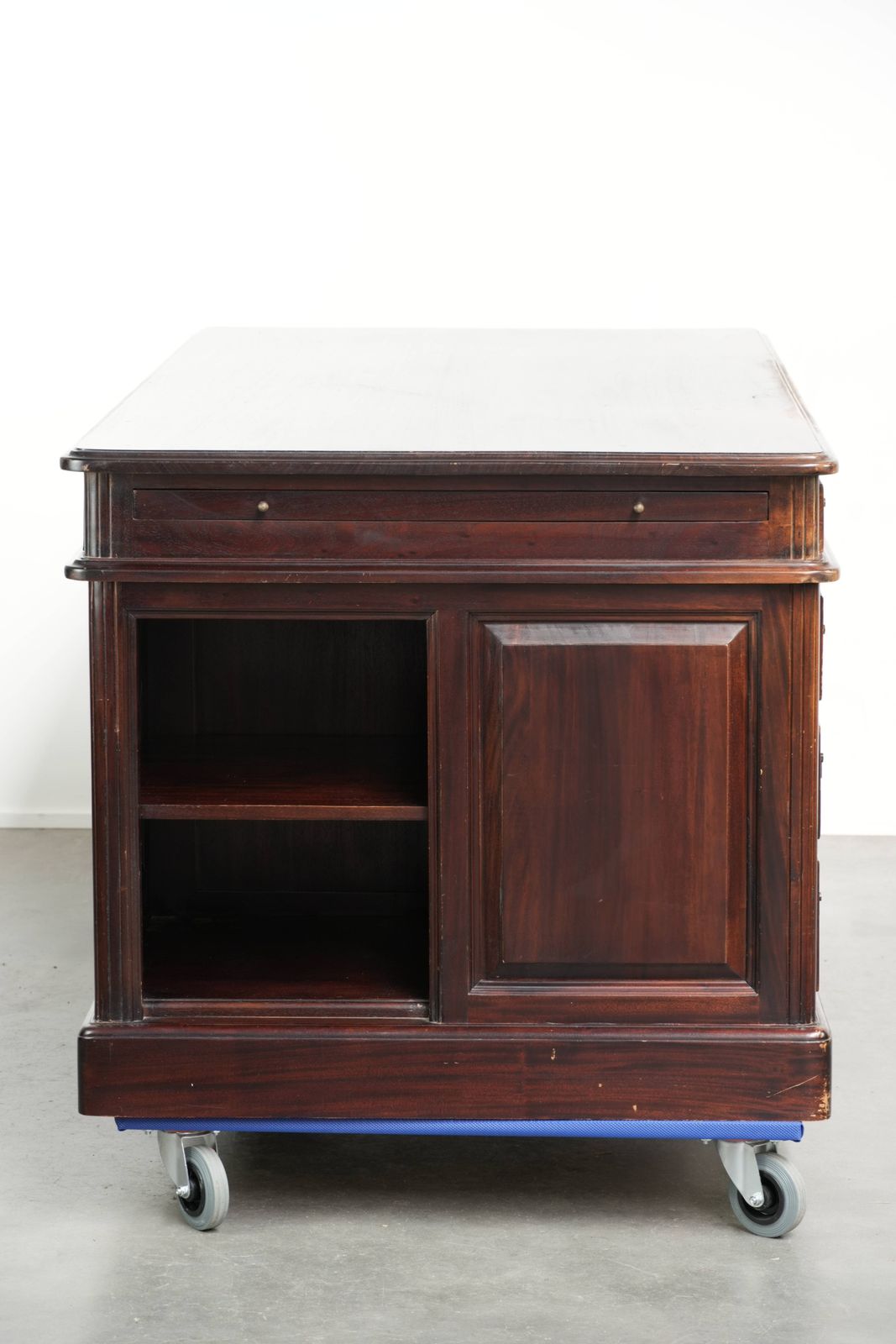 20th Century Wooden Desk/Partner Desk In English Style With A Beautiful Appearance photo Furniture