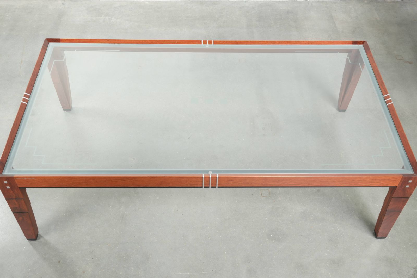 Art Deco Salontafel Met Glazen Blad, In Zeer Goede Staat. photo vinterior