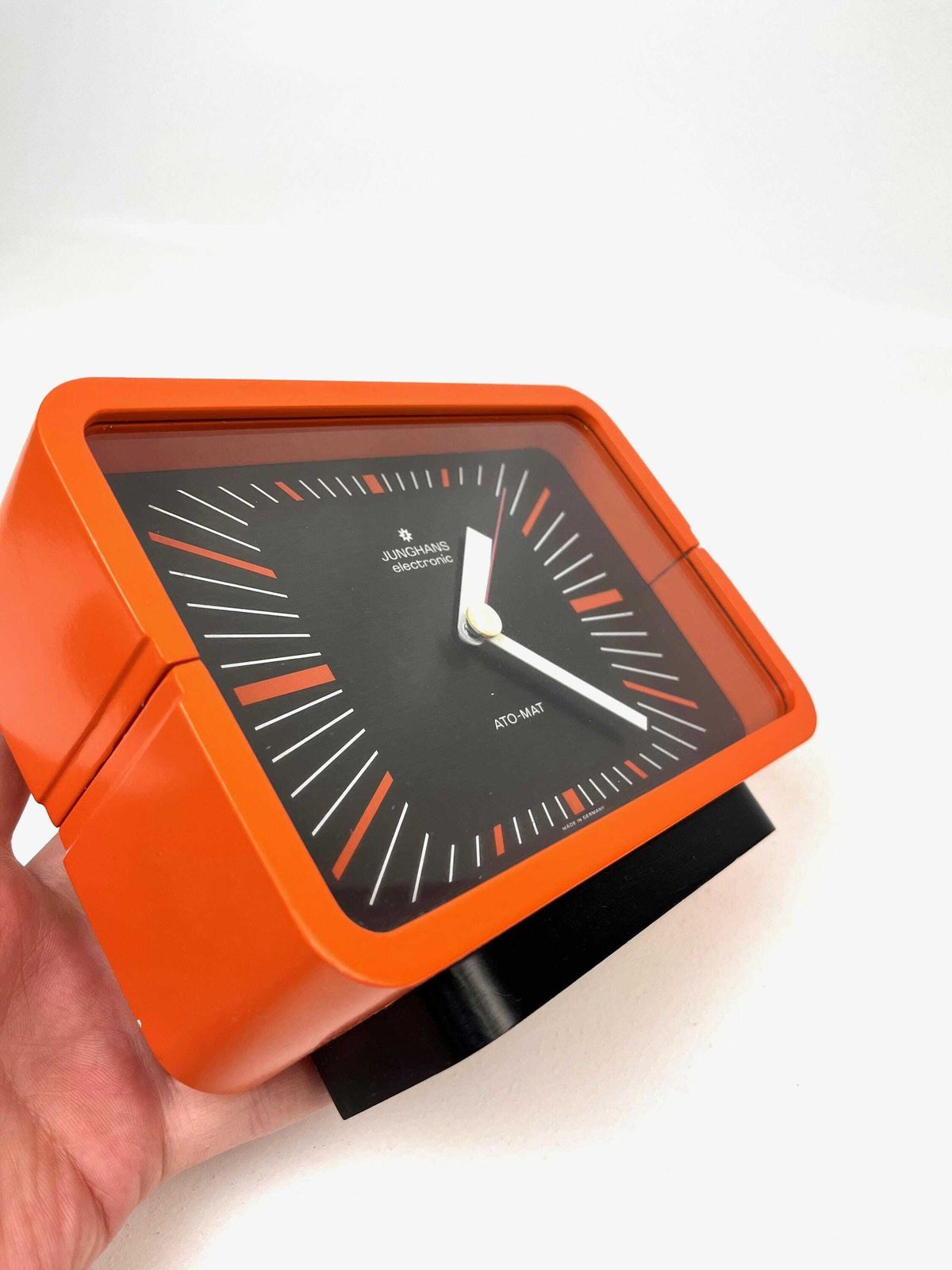 Horloge de bureau mid-century Space Age orange, années 1970, Junghans Ato Mat photo vinterior