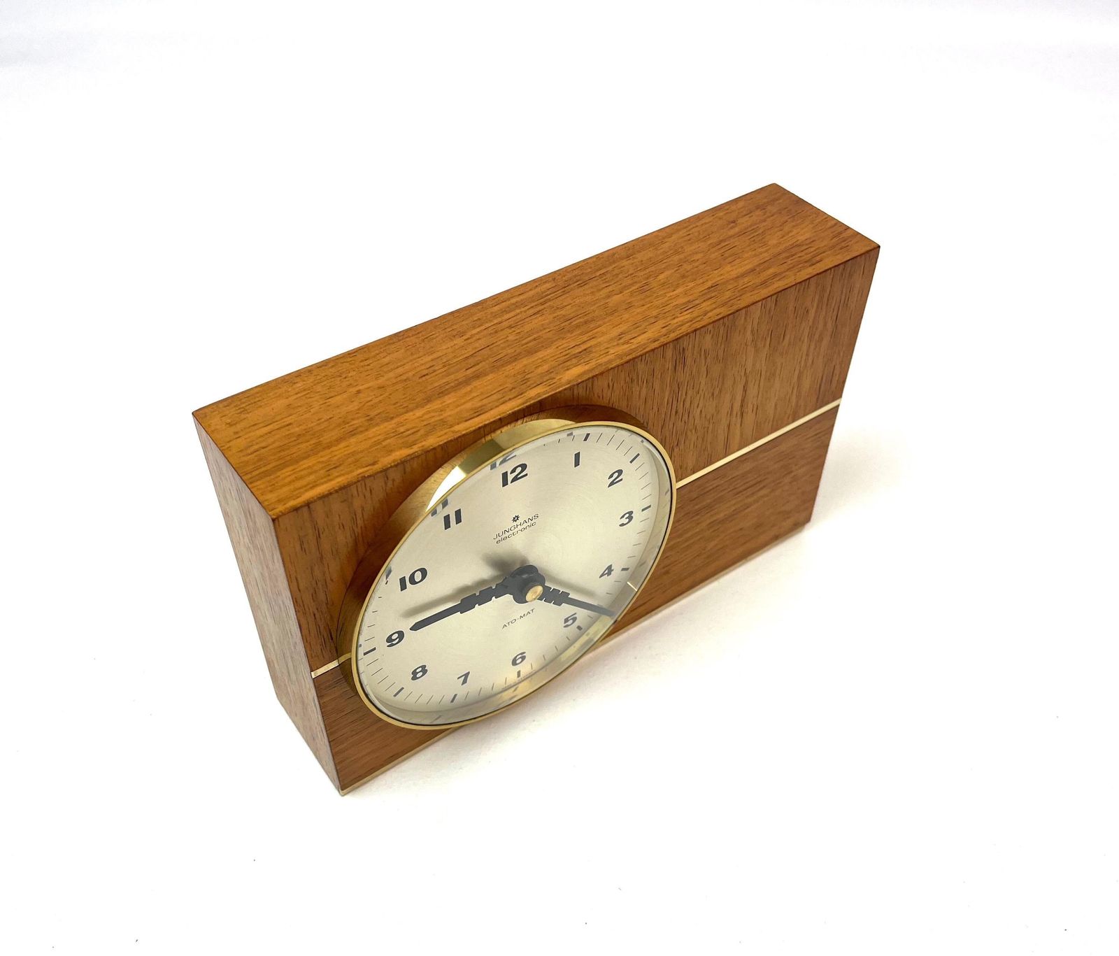 Horloge de bureau mid-century en teck et laiton, Junghans Ato Mat, Allemagne, 1960 photo furniture