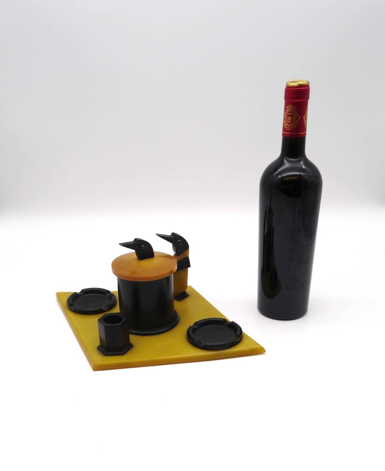 Ensemble fumeur Art déco en bakélite, cendrier et pot à tabac, motif pingouin photo for sale