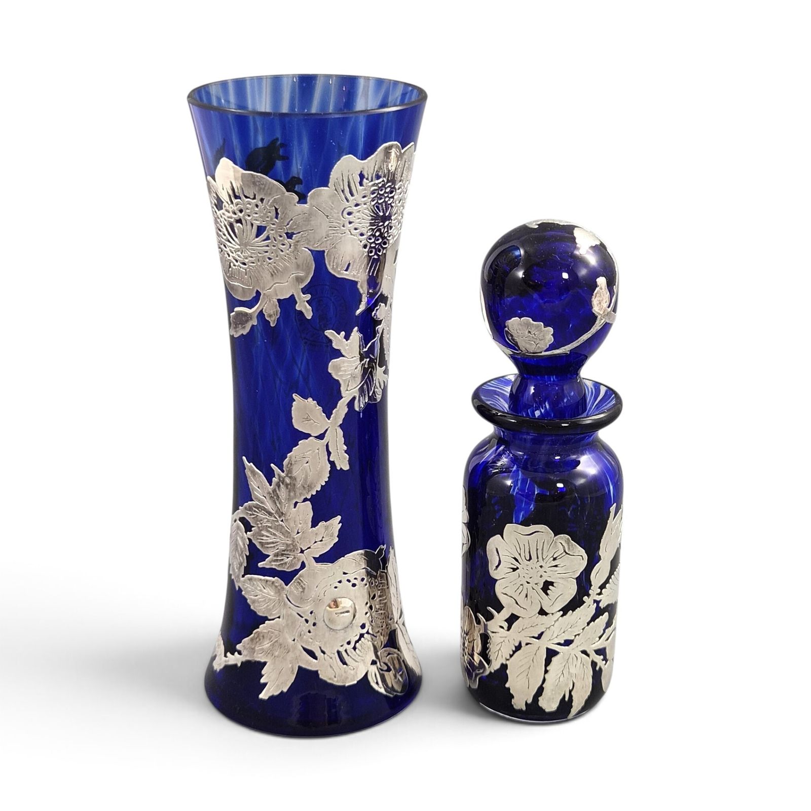 Laugharne Glass, Wales, Vintage Kobaltglazen Vaas En Parfumfles Met Sterling Zilveren Overlay, Ca. 1980s