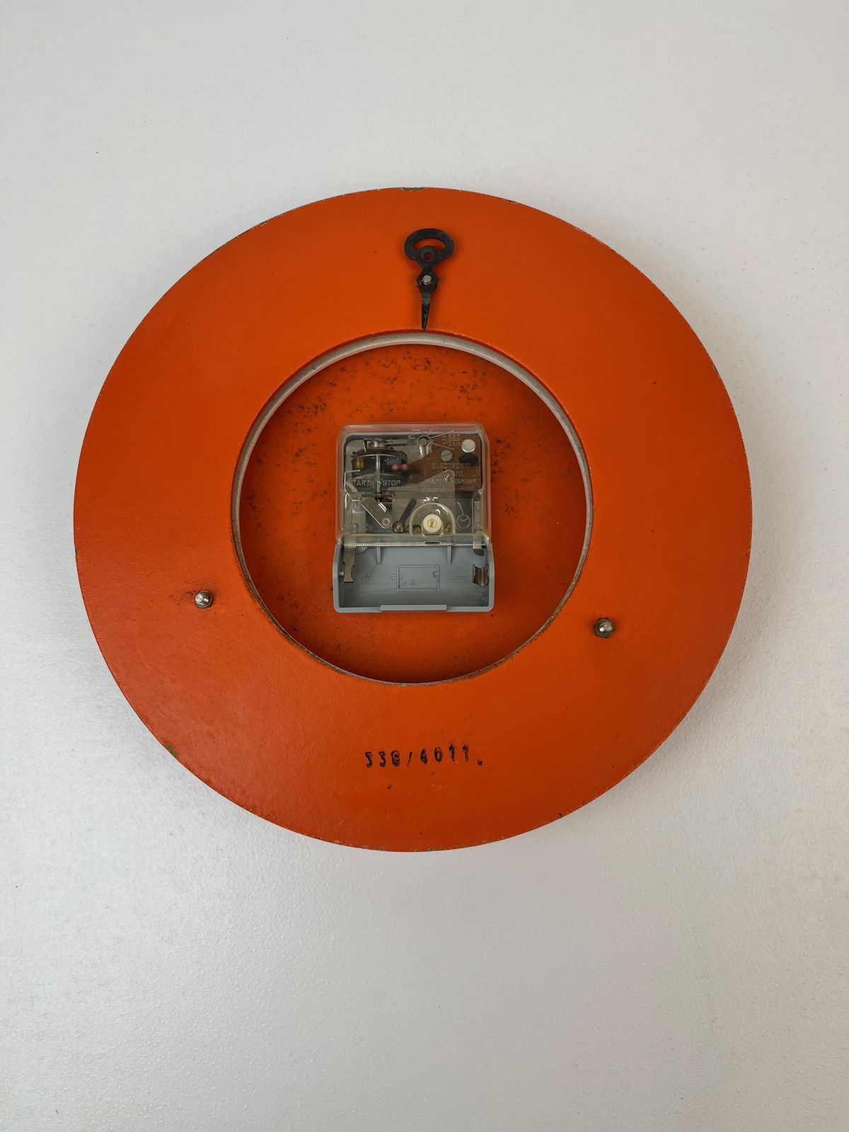 Horloge murale mid-century Pop Art Space Age orange et blanche, par Junghans Ato Mat, années 1970 photo buy