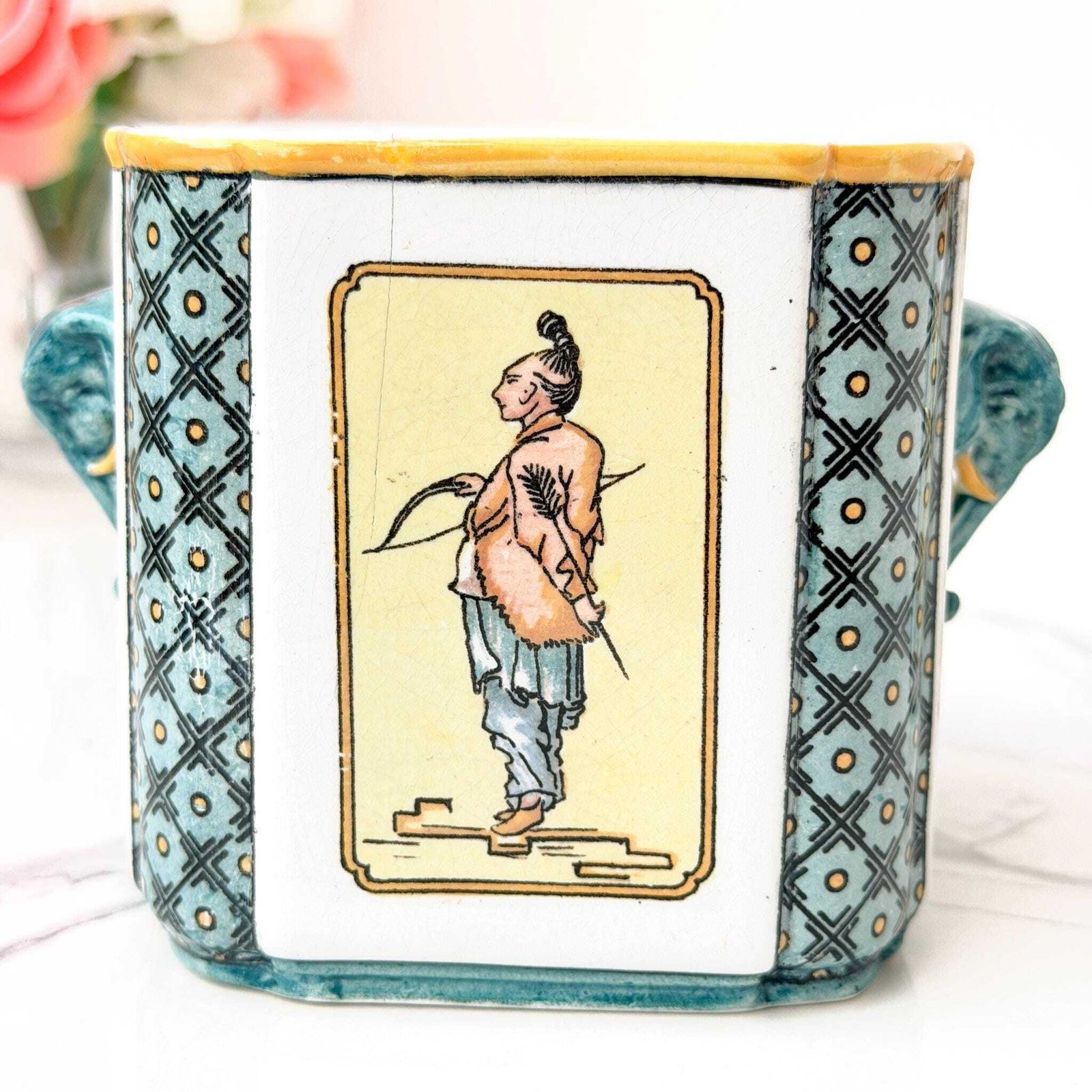 photo furniture Antieke Sarreguemines Majolica Cachepots 3d Olifant Japonisme 1880s