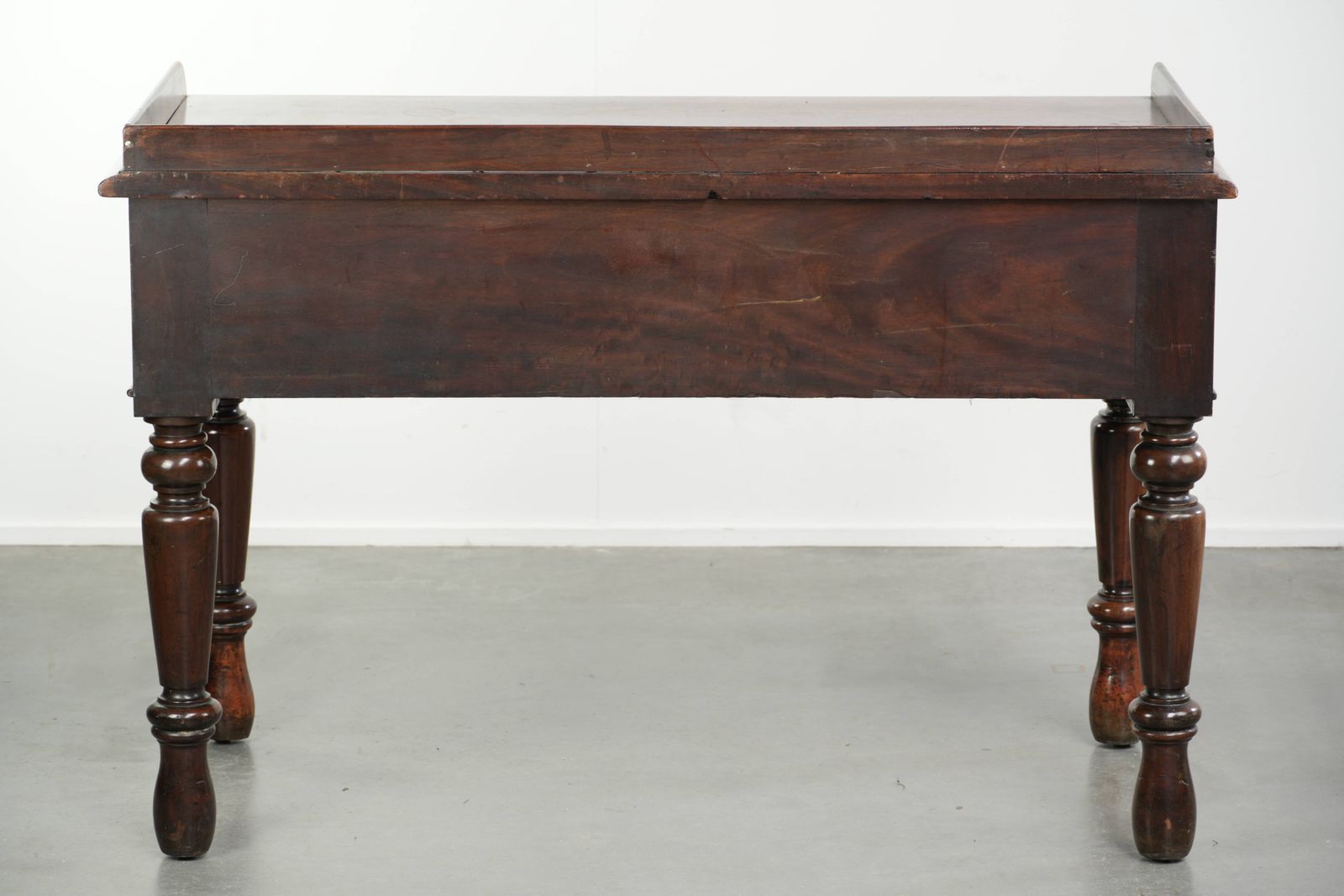 Elegante en praktische antieke Engelse bureau/schrijftafel/bijzettafel uit het midden van de 19e eeuw photo 1070.0