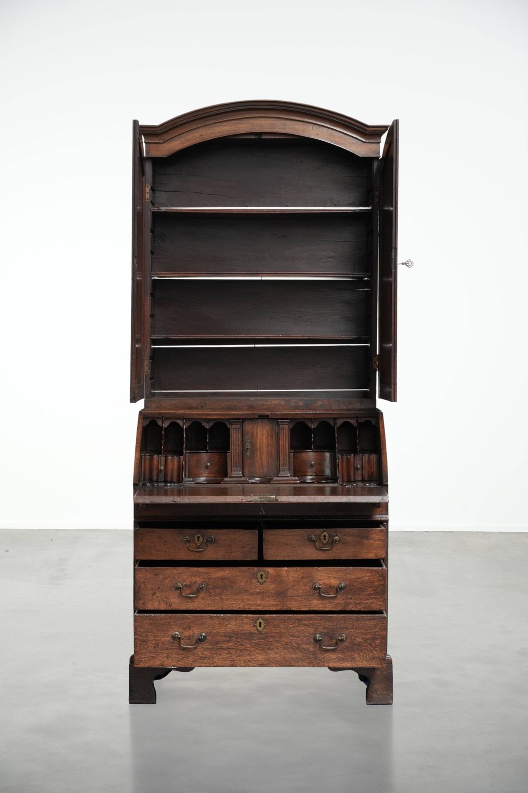 Zeer Fraai en Praktisch Antiek Engels Eikenhouten Secretaire uit de 18e Eeuw met Opzetkast/Boekenkast photo furniture