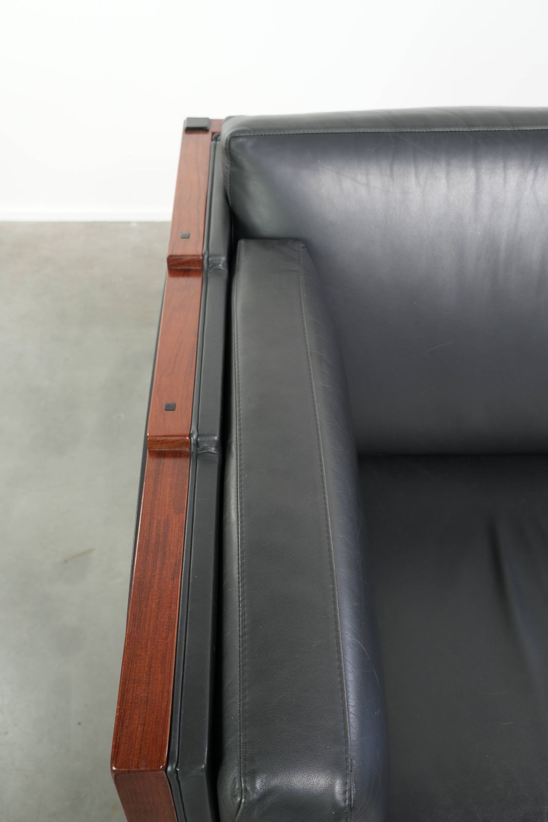 Luxury Set Of 2 Top Quality Black Cowhide Leather And Wood Art Deco Design 3 Seater Sofas photo vintage