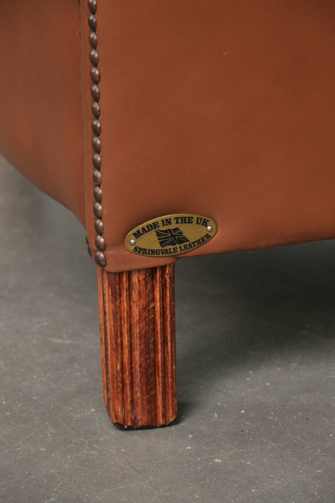 photo vinterior Set Of 2 Cowhide Club Armchairs In Good Condition With A Luxurious English Style Appearance.