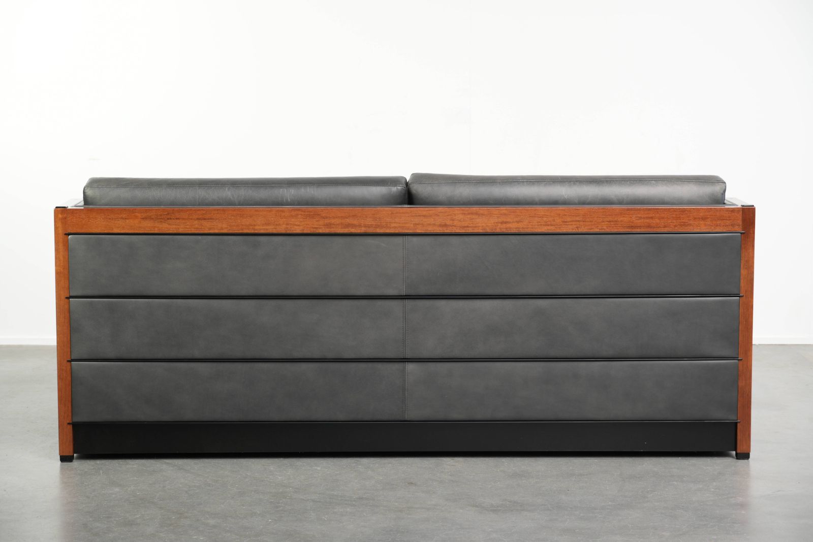Tijdloze 3-zitsbank, art deco design, bekleed met zwart koeienleer en afgewerkt met houten details photo for sale