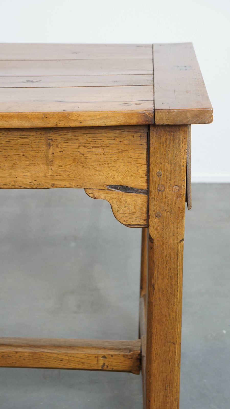 Grote Antieke Franse Boerenhoeve Eettafel van Fruitwood uit de Late 18e Eeuw met Mooie en Originele Details. photo for sale