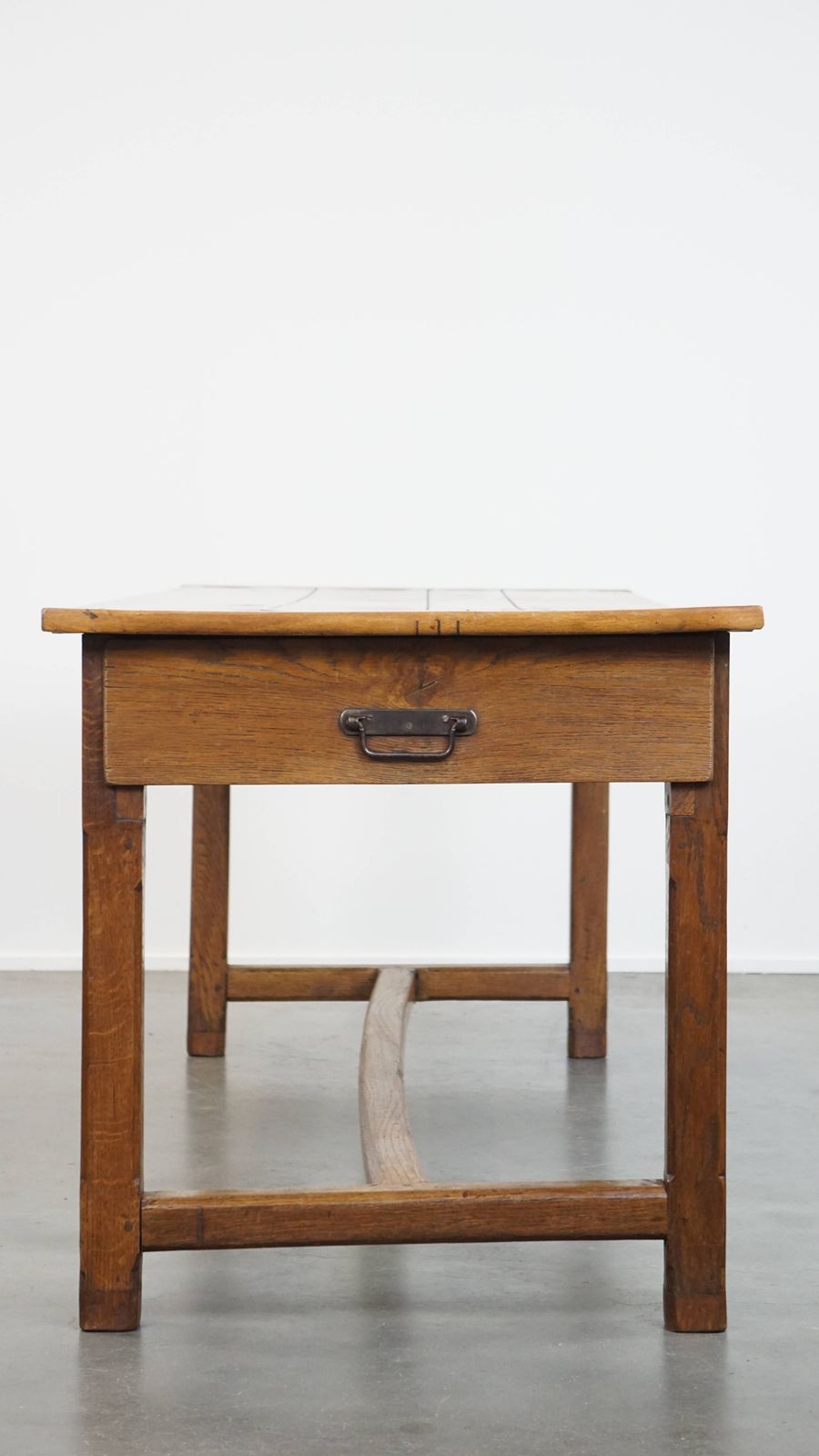 Grote Antieke Franse Boerenhoeve Eettafel van Fruitwood uit de Late 18e Eeuw met Mooie en Originele Details. photo buy