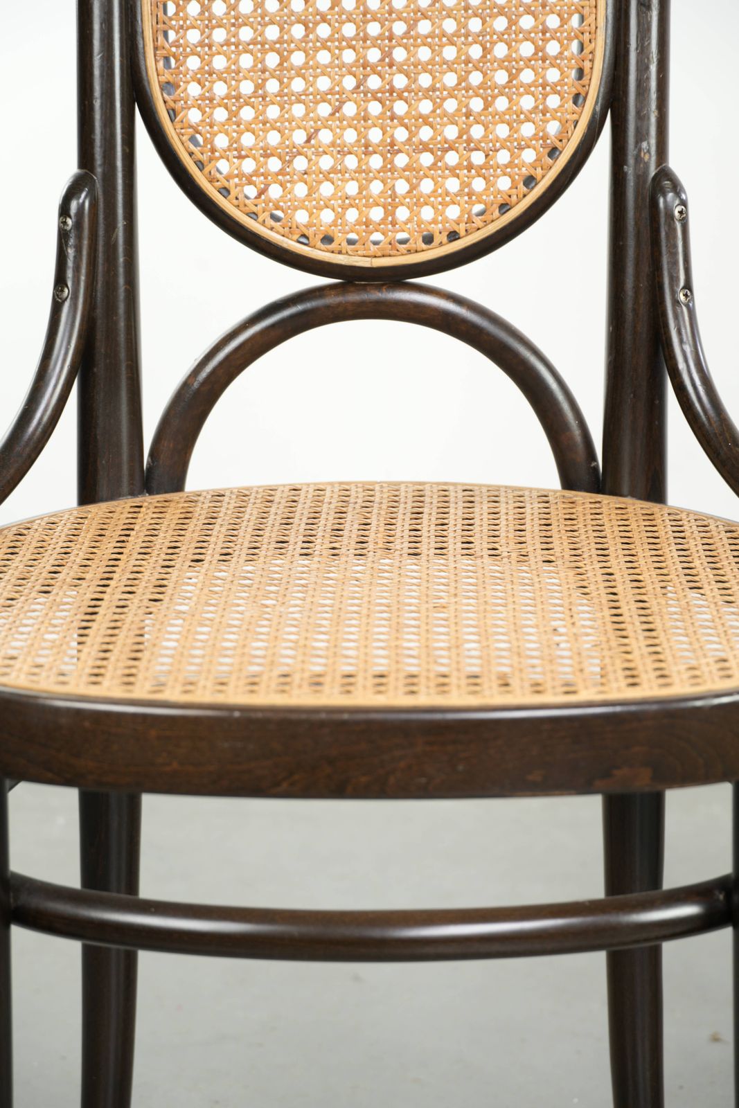 photo vintage Set van 6 vintage Thonet Long John design eetkamerstoelen/bistrostoelen met webbing