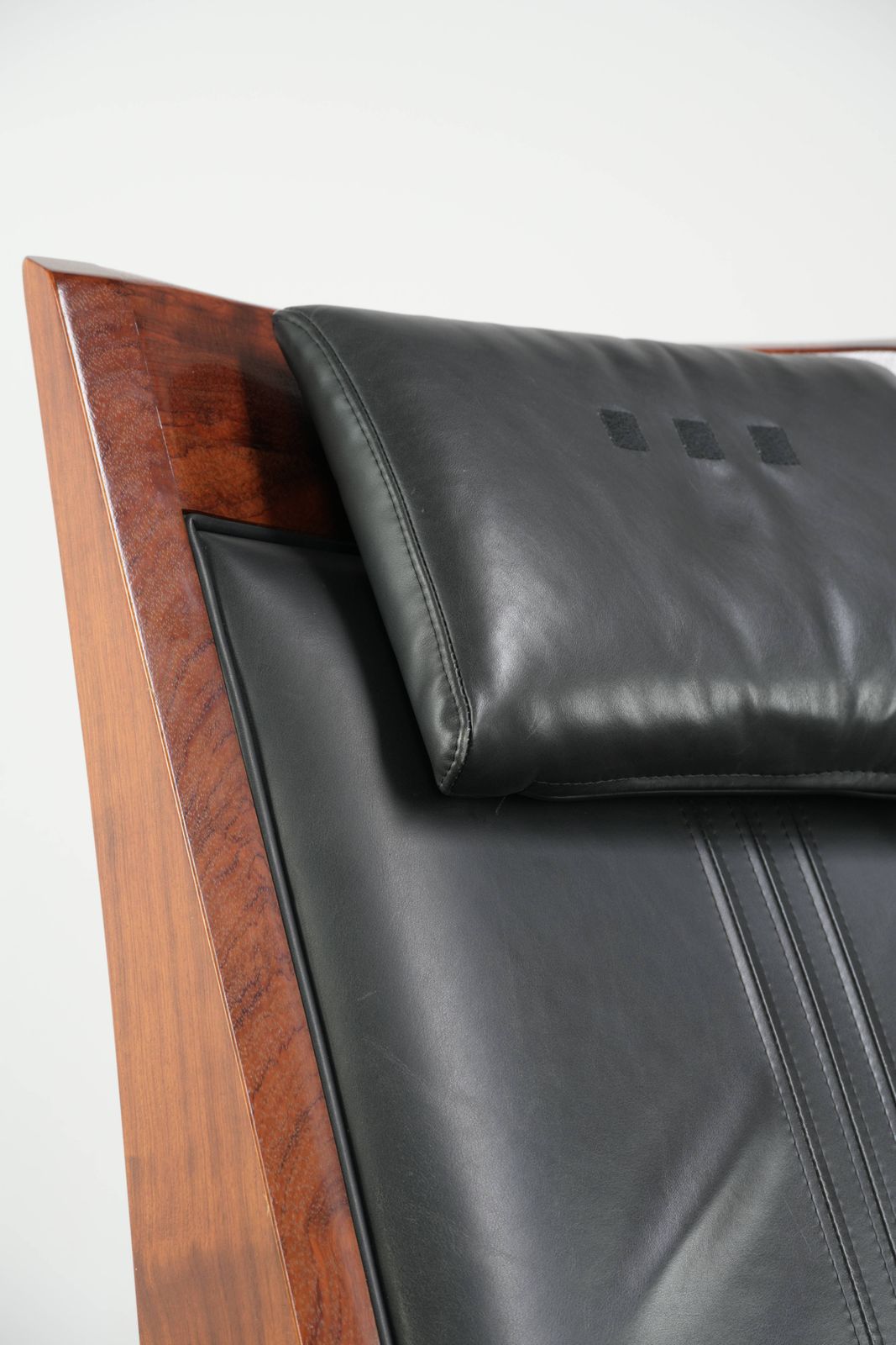 3894.0 Elektrisch verstelbare art deco fauteuil met zwart koederleder, Schuitema Decoforma John. photo