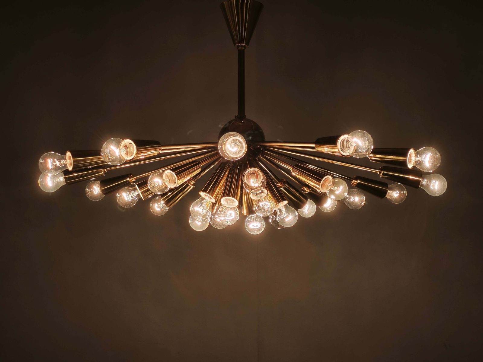 Lustre Sputnik 28 lumières en laiton Kamenický Šenov, Tchécoslovaquie, années 1970 photo furniture