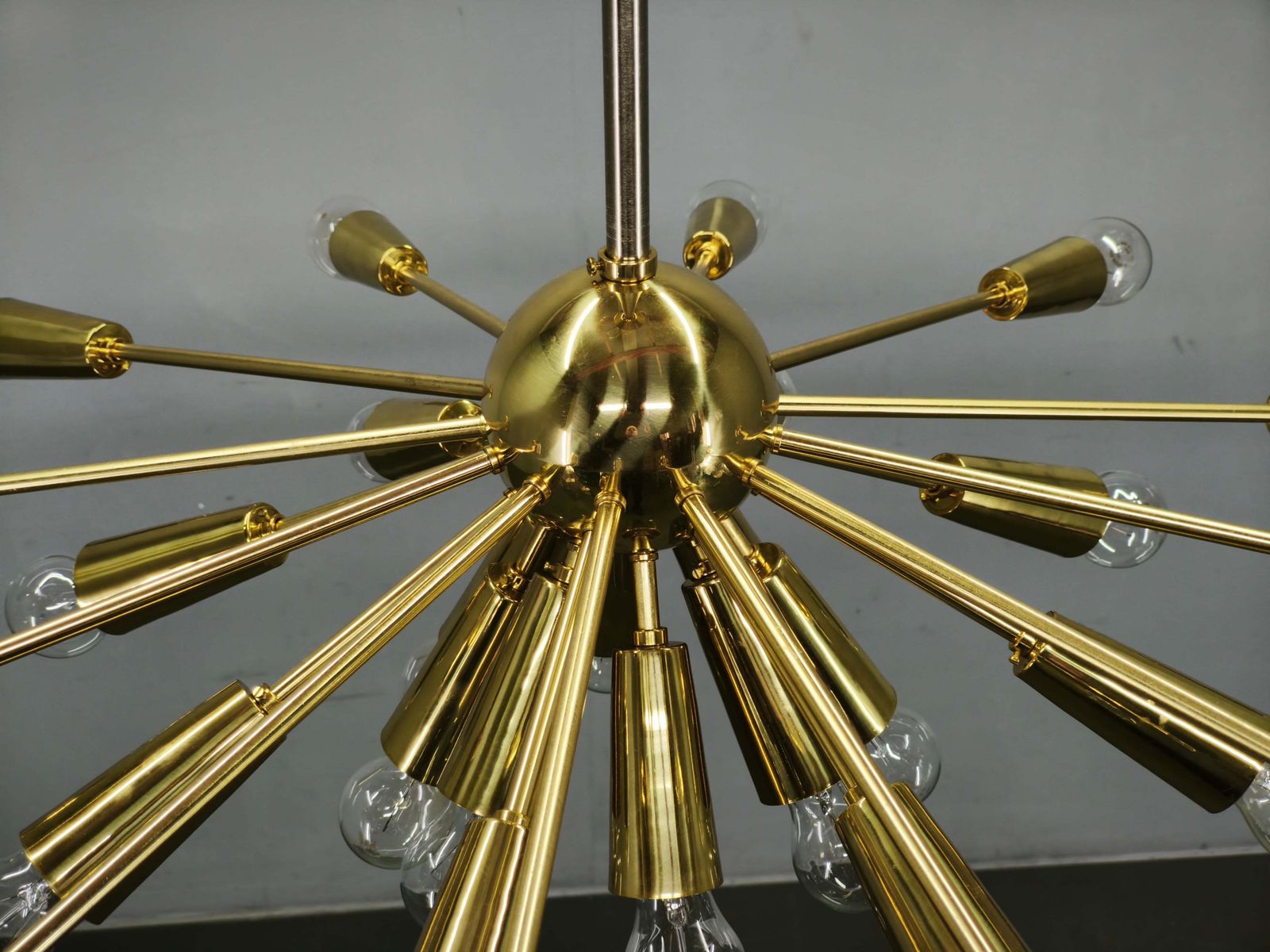 photo furniture Lustre Sputnik 28 lumières en laiton Kamenický Šenov, Tchécoslovaquie, années 1970