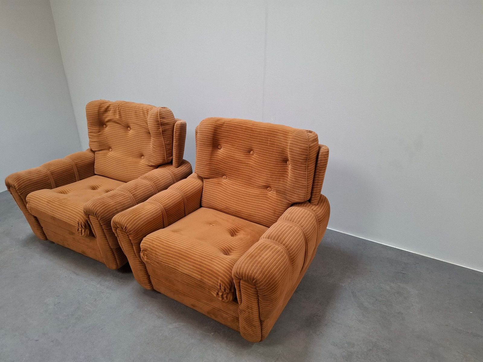 photo furniture Paar Tsjechische TON-fauteuils, 1985, mid-century gestoffeerde lounge chairs
