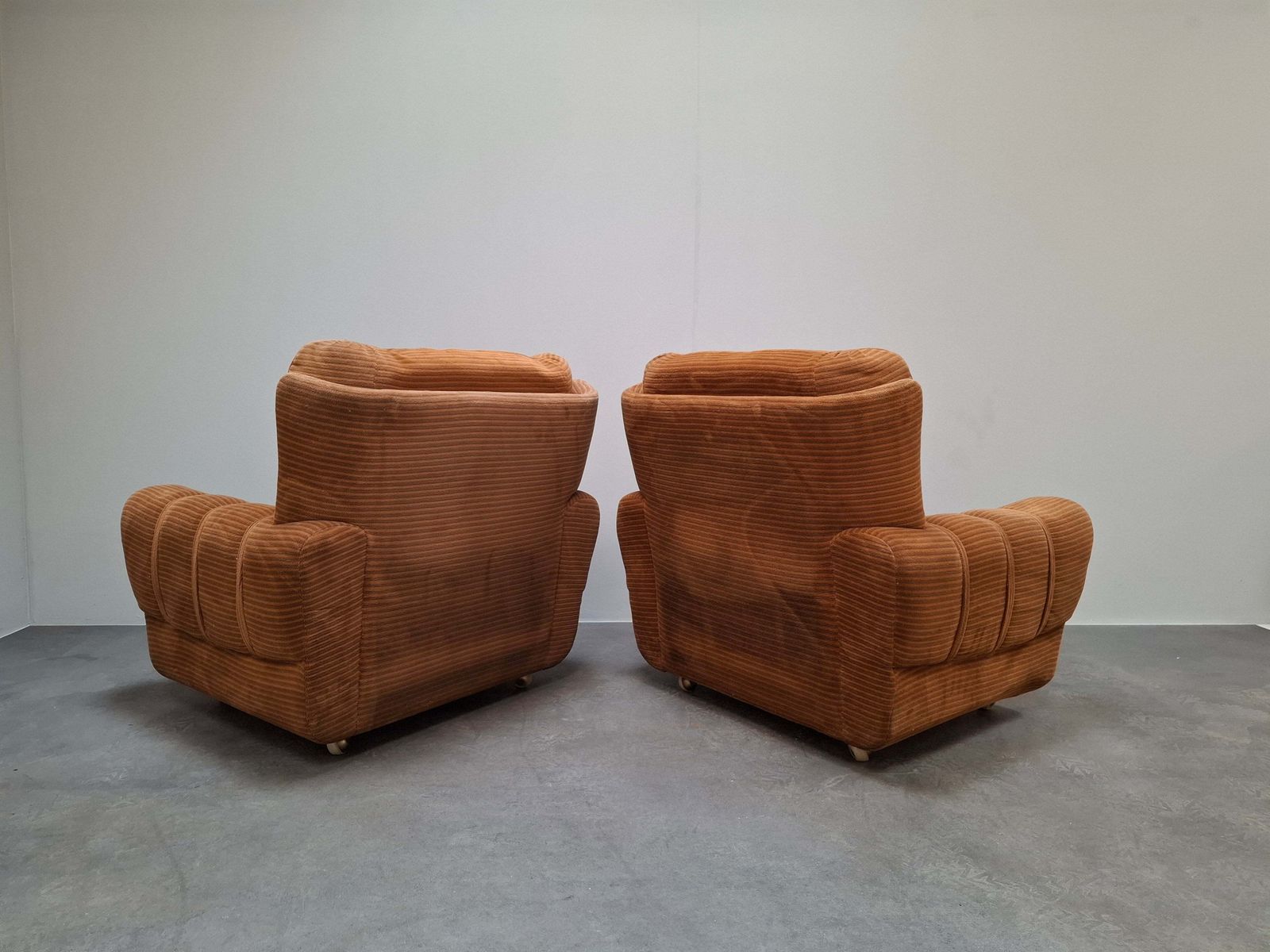 photo vintage Paar Tsjechische TON-fauteuils, 1985, mid-century gestoffeerde lounge chairs