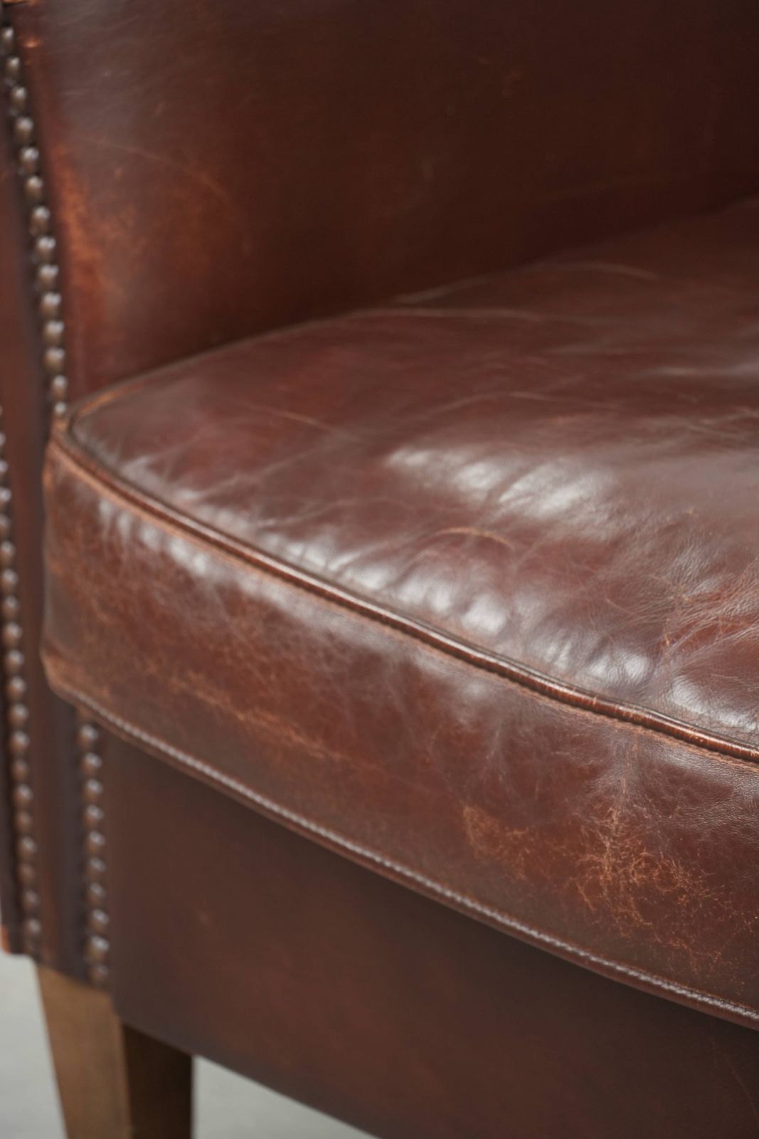 845.0 Comfortabele Schapenleren Fauteuil Met Karakter En Een Vleugje Elegantie photo