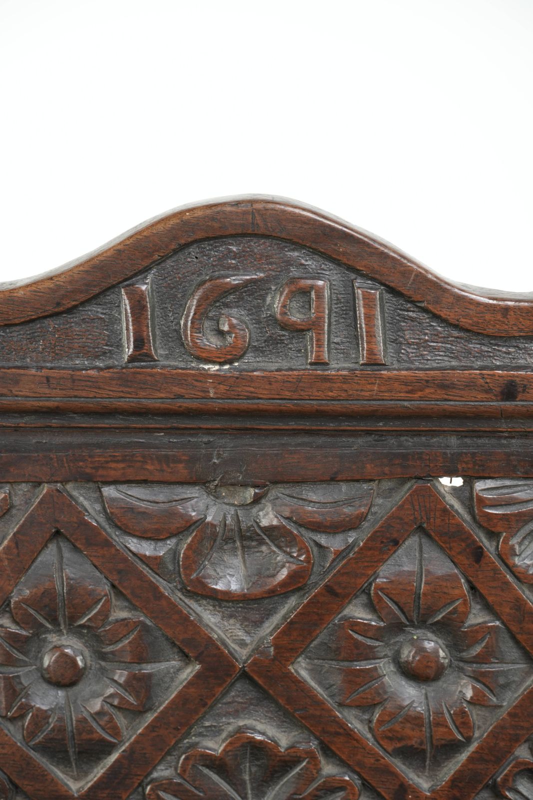 photo furniture Unieke 18e-eeuwse Engelse eikenhouten Wainscott stoel met fraai houtsnijwerk