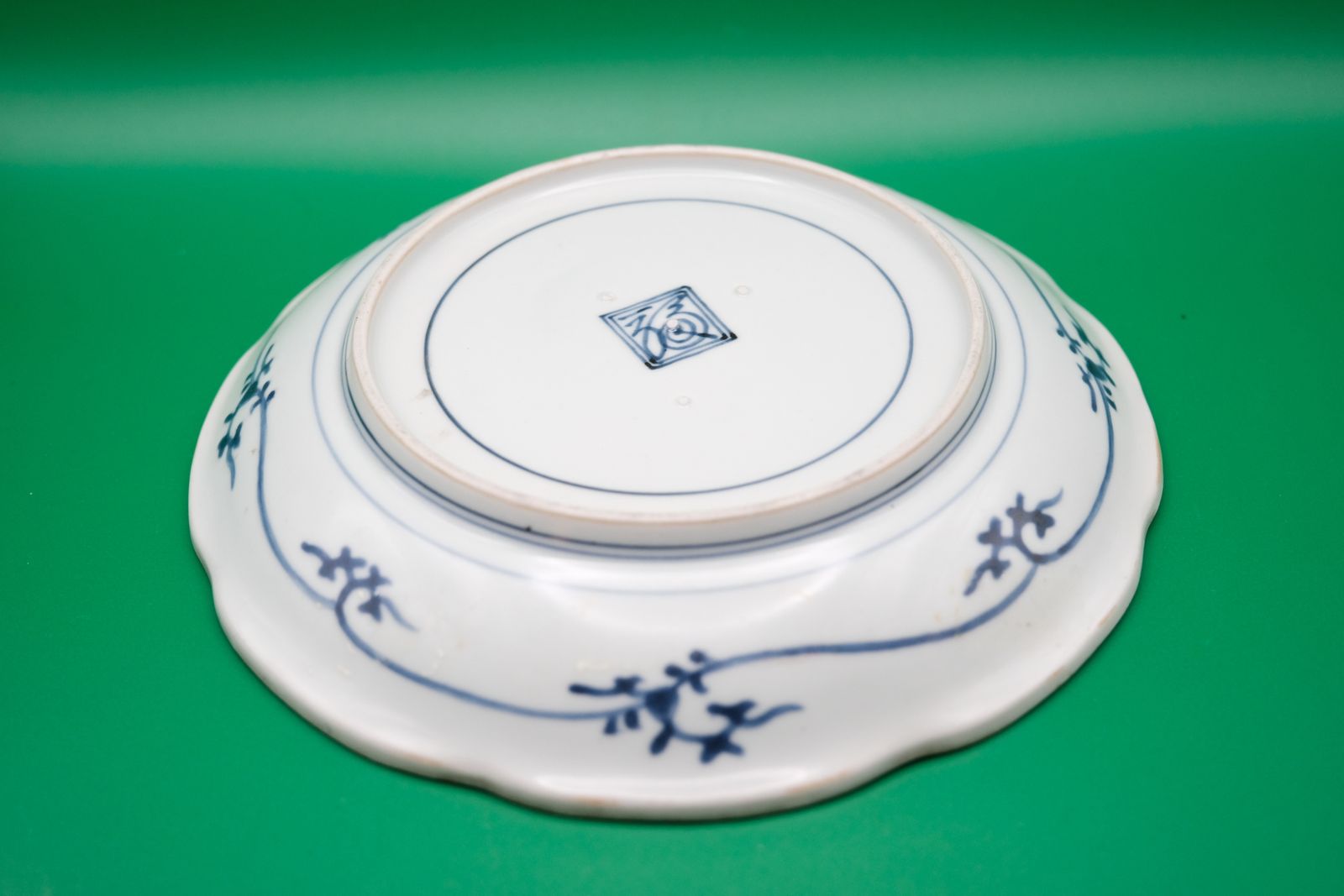 Home Decor Antique Japanese Arita Porcelain Plate 18th/19th Century Pine Bamboo Blue White Scalloped Dish 20cm photo
