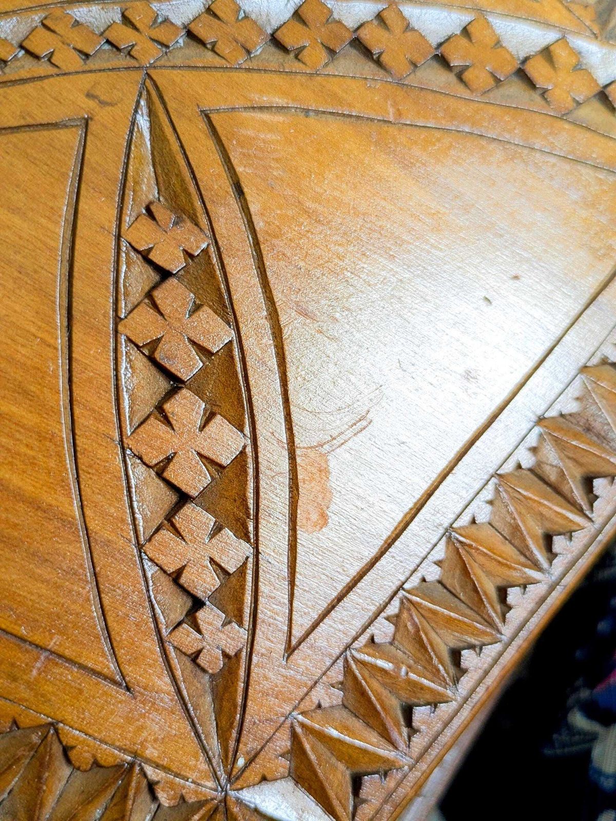 photo vinterior Antiek handgesneden houten brievenrek, folk art, wandmontage, tijdschriftenhouder, kantooropberger