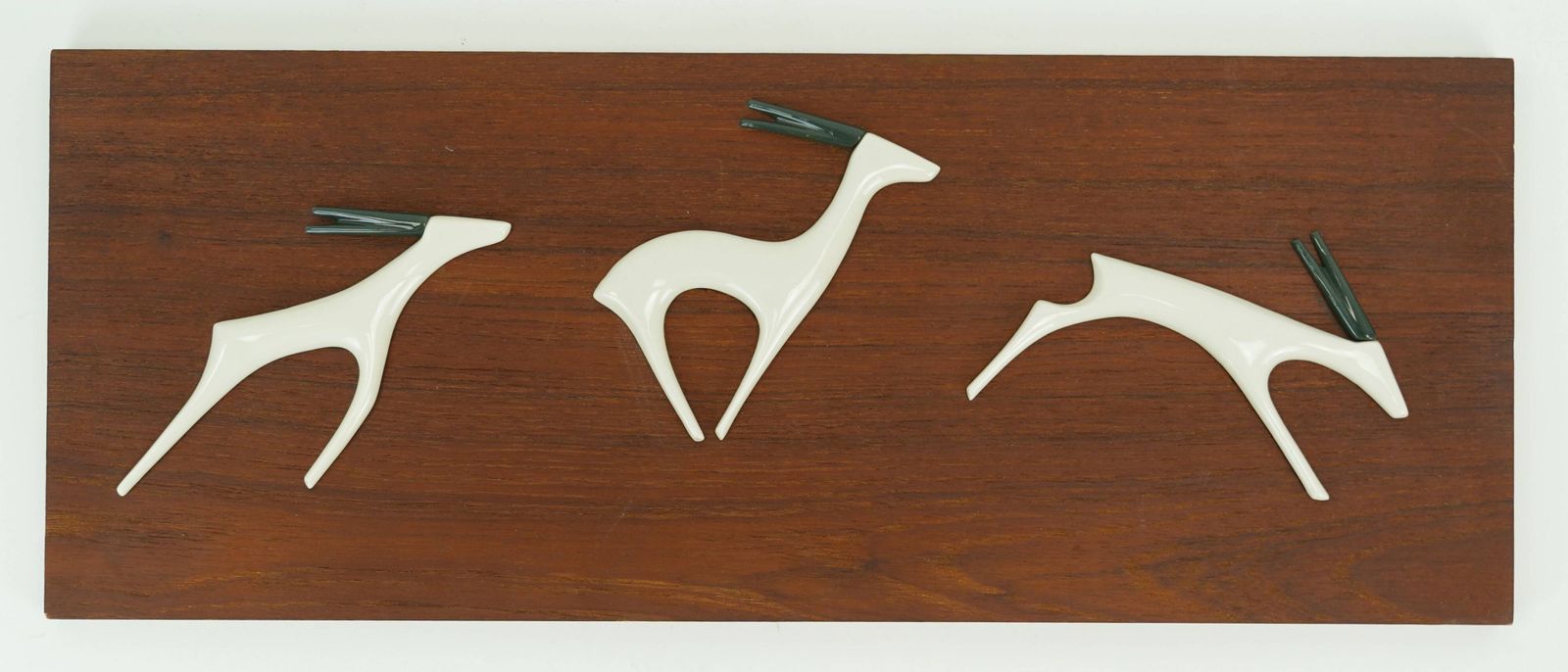 Panneau mural en teck avec antilopes en porcelaine Sgrafo Modern, design années 1960, par Peter Mueller photo buy