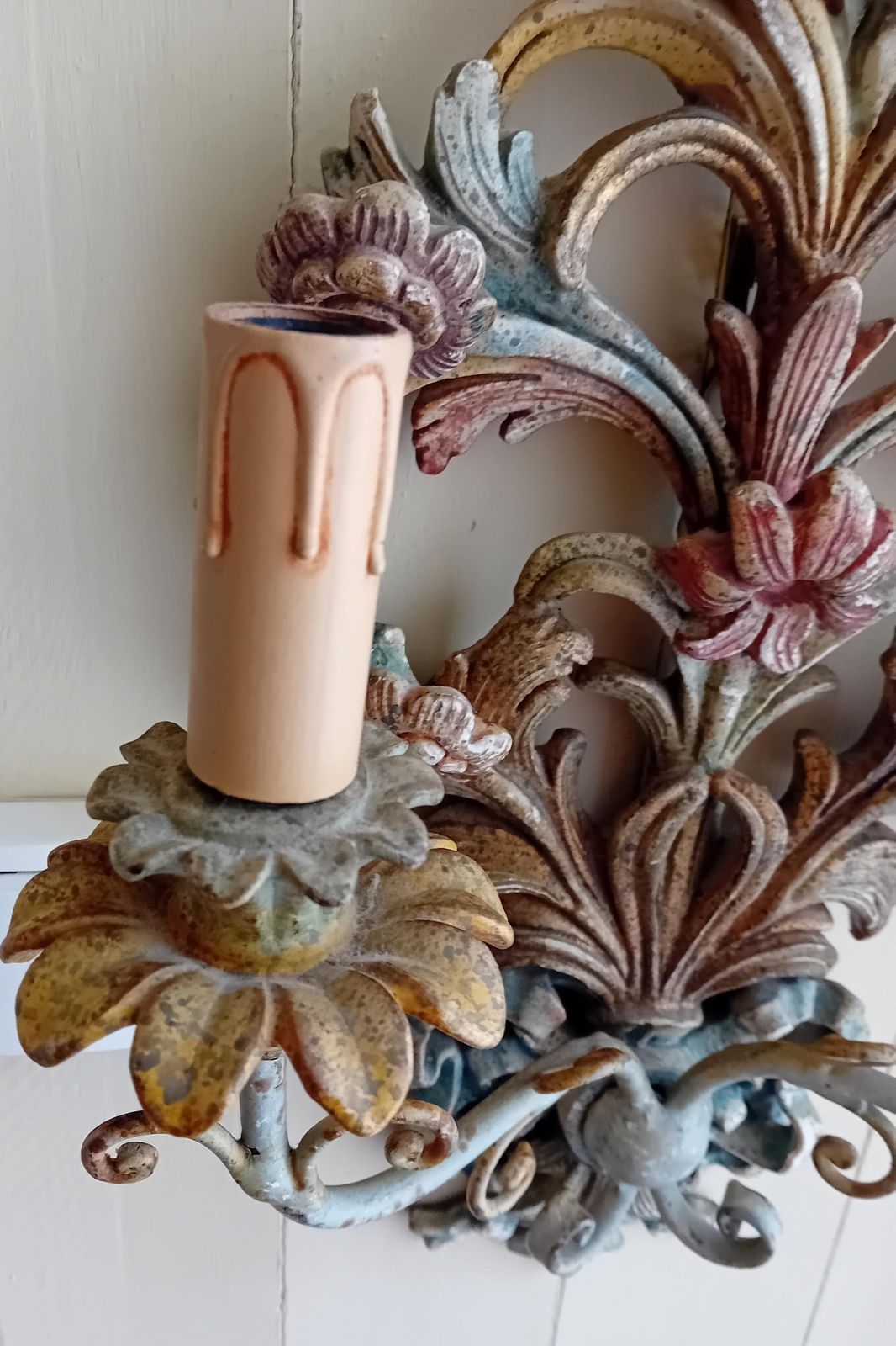 photo furniture Wandlamp Rococo Vintage Stijl Handgesneden Hout, Gips en Beschilderd
