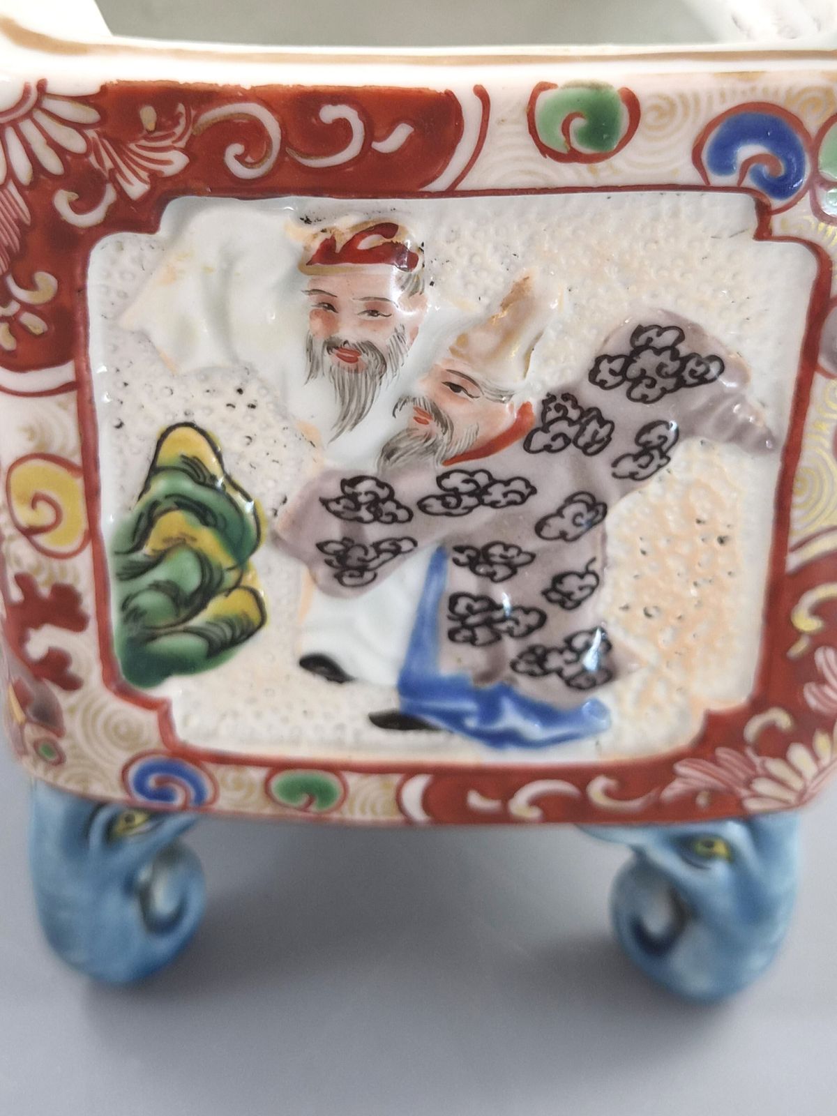 photo for sale Japanse Kutani porseleinen Koro wierookbrander, Karashishi bekroning en olifantenkopvoeten, Meiji-periode ca. 1890, antieke wierookbrander