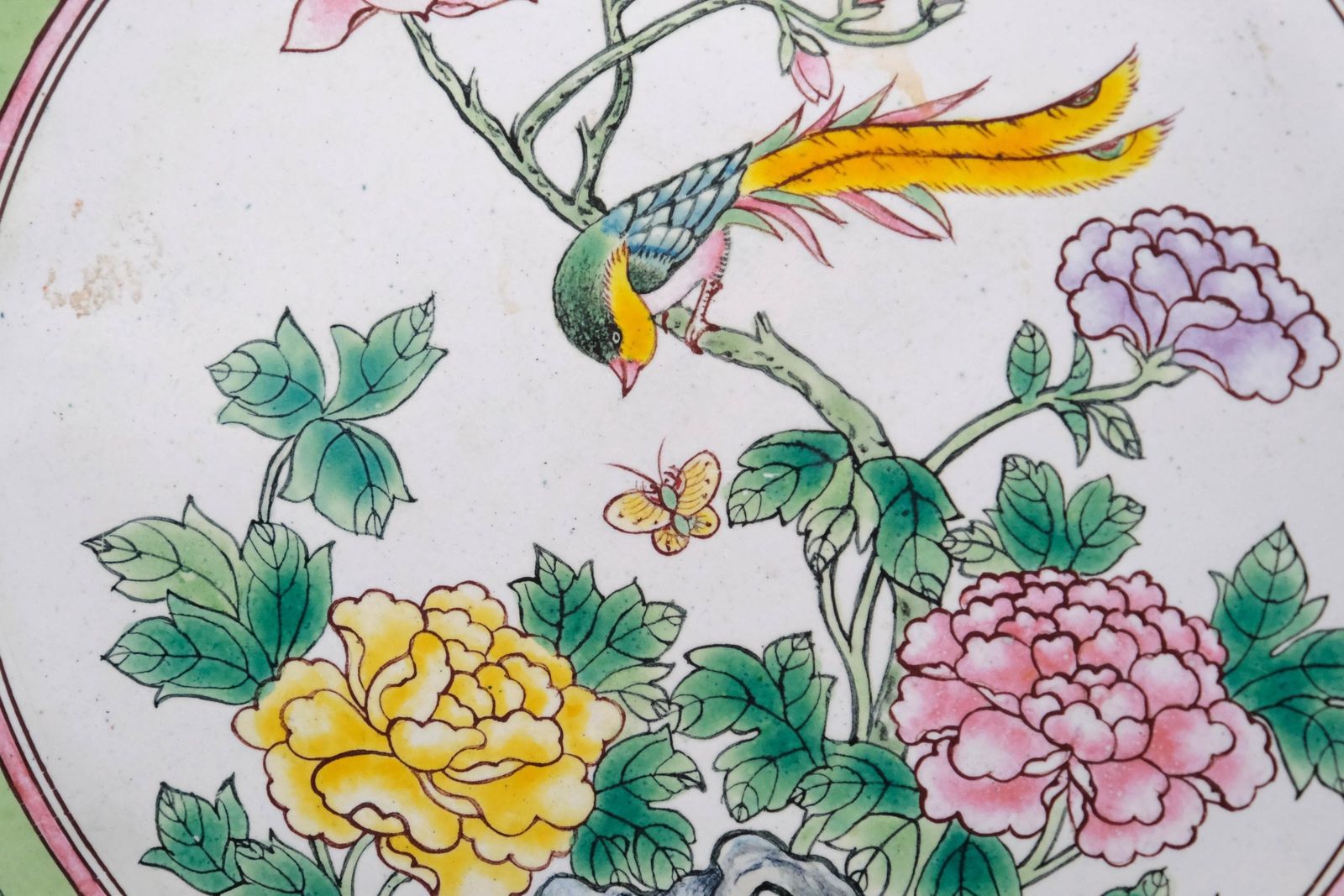 Paar Chinese beschilderde emailborden (Hua Falang), Qing-stijl, 19e/20e eeuw, vogel en pioenroos, koperen borden photo buy